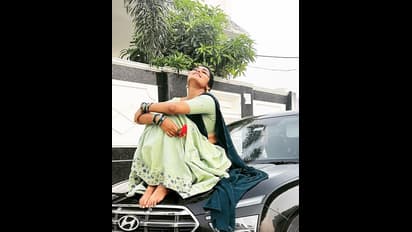 Divi Vadthya: లంగాఓణీలో హాట్ బ్యూటీ బెల్లీ షో.. దివి పాప ఆన్ ఫైర్ అంటూ నెటిజన్ల కామెంట్స్ 