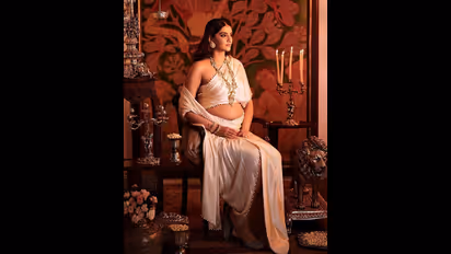 বেবি বাম্পের ফটোশুটে উব বি প্যারেন্টেসের আদরমাখা মুহুর্ত, ক্যাপশনে ভালোবাসার ছোঁয়া