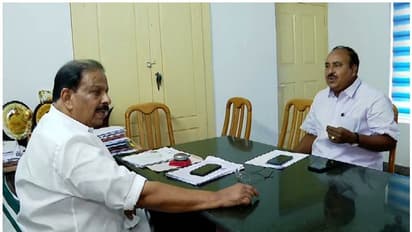 ഐഎന്ടിയുസി വിവാദം: സമവായത്തിനിടയിലും സതീശനെ വിടാതെ ചന്ദ്രശേഖരന്, വീണ്ടും ചര്ച്ച