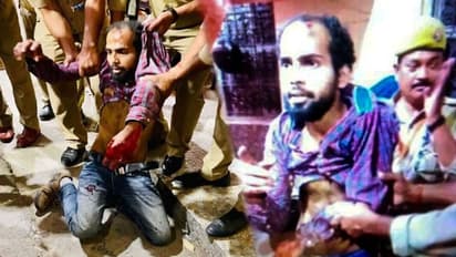 যোগীর মন্দিরেই হামলা - আইআইটি গ্র্যাজুয়েটের হাতে ধারালো অস্ত্র, আহত ২ পুলিশ