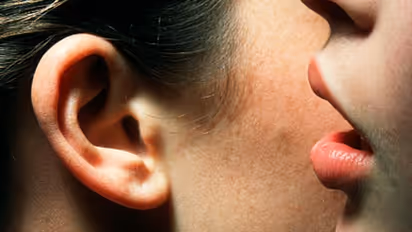 কানের কোথায় তিল থাকলে কী হয়? জানুন সমুদ্রশাস্ত্রের বিধান