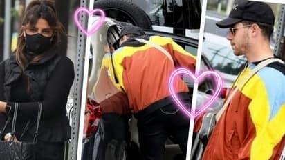 চুমুর পর চুমু, রাস্তার মধ্যে গাড়ি খুলে চরম অন্তরঙ্গতায় মজলেন নিক-প্রিয়ঙ্কা