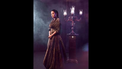 హాట్ లుక్స్ తో మైకంలో ముంచెత్తుతూ.. గ్లామర్ డోస్ పెంచేసిన నివేత పేతురాజ్ 