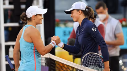 Here's how new world number 1 Iga Swiatek reacted to Ashleigh Barty's retirement