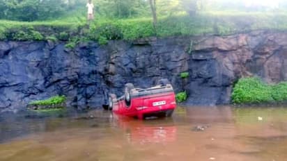 ഓവര്ടേക്കിംഗ് പിഴച്ചു, ദമ്പതികളുമായി മലഞ്ചെരിവിലൂടെ കരണംമറിഞ്ഞ കാര് പതിച്ചത് വന്കുളത്തില്..