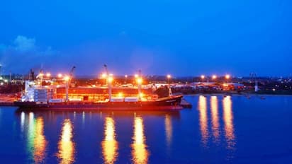 राष्ट्रीय समुद्र दिवस पर PM ने शेयर कीं कई तस्वीरें, 8 सालों में बदल गई भारतीय बंदरगाहों की कहानी