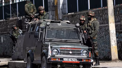 Jammu and Kashmir : జమ్మూ కాశ్మీర్ లో ఉద్రిక్తత.. భదర్వాలో కర్ప్యూ.. ఫ్లాగ్ మార్చ్ కు పిలుపు..