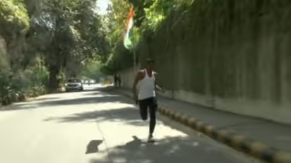 350 కి.మీ పరుగెత్తి ఢిల్లీకి చేరిన యువకుడు.. ఆర్మీలో చేరేందుకు యువతలో ఉత్సాహం నింపేందుకు..