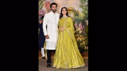 Ranbir-Alia Wedding : రణ్ బీర్ కపూర్, అలియా భట్ వెడ్డింగ్ ఈ తేదీల్లోనే? బ్యాచిలర్ పార్టీకి రెడీ అయిన రణ్ బీర్!
