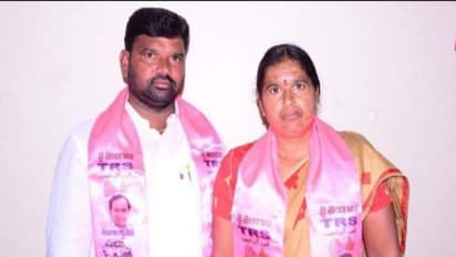 అధికార టీఆర్ఎస్ కు షాక్... మెట్ పల్లి జడ్పిటిసి దంపతుల రాజీనామా