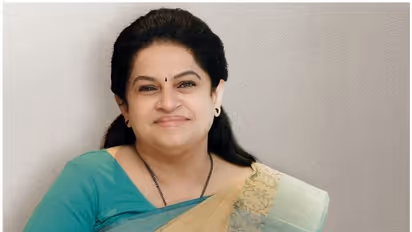 'പിതാവിനെ ഓര്ത്തിരുന്നെങ്കില് പോകില്ല'; പത്മജയ്ക്ക് കോൺഗ്രസില് നിന്നും രൂക്ഷവിമര്ശനം