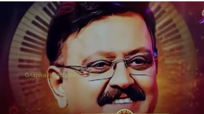 తండ్రి ఎస్పీ బాలుని తలచుకుని కొడుకు చరణ్‌ ఎమోషనల్‌..స్టేజ్‌ మీదే సింగర్‌ సునీత కన్నీళ్లు 