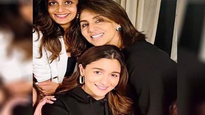 আলিয়ার সঙ্গে সম্পর্ক কেমন, হলিউড প্রজেক্ট নিয়ে প্রশ্ন করতেই বোমা ফাটালেন নীতু কাপুর 