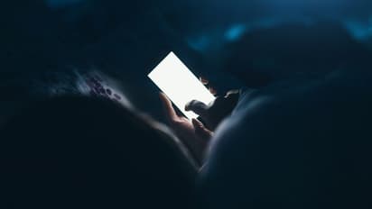 Mobile Phone: செல்போனை இந்த நேரத்தில் மட்டும் கட்டாயம் யூஸ் பண்ணாதீங்க...மீறினால் என்ன பாதிப்பு தெரியுமா..?