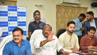 షర్మిల , చంద్రబాబు, పవన్లకు తెలంగాణలో ఏం పని : మంత్రి గంగుల వ్యాఖ్యలు