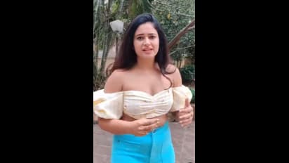 పెద్ద పాపకు ఇంత పొట్టి డ్రెస్సా.. అందాలన్నీ చూపిస్తూ రచ్చ, వైరల్ అవుతున్న పూనమ్ ఫోటోస్  