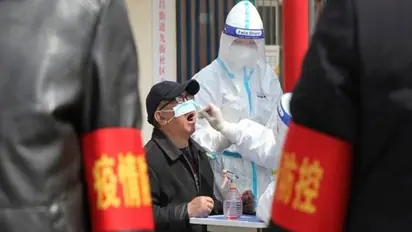 Corona in China:இன்னுமா லாக்டவுன்! சீன அரசின் முரட்டு விதிகளுக்கு எதிராக மக்கள் வன்முறை! வைரல் வீடியோ