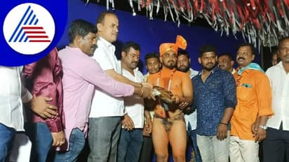 Hubballi Siddappajja Jatra: ಜನಮನ ಸೆಳೆದ ಕುಸ್ತಿ ಅಖಾಡದಲ್ಲಿ ಜಟ್ಟಿಗಳ ಸೆಣಸಾಟ!