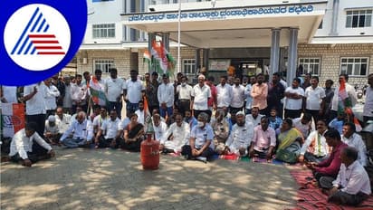 ಬೆಲೆ ಏರಿಕೆ ಖಂಡಿಸಿ ತಾಲೂಕು ಕಚೇರಿ ಮುಂದೆ ಕಾಂಗ್ರೆಸ್ ಪ್ರತಿಭಟನೆ