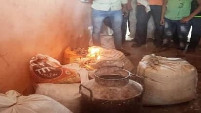 कासगंज में रहस्यमयी आग ने उड़ाई लोगों की नींद, 6 दिन में 100 बार हो चुकी है घटना