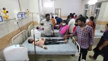 AP News:  కృష్ణా జిల్లాలో కలకలం... ఆటలాడుతూ గ్రౌండ్ లోనే కుప్పకూలిన 40మంది విద్యార్థినులు