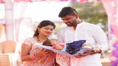 అమ్మాయి పుట్టిందని సంతోషం.. హెలికాప్టర్ లో ఇంటికి తీసుకువెళ్లిన తండ్రి.. వీడియో వైరల్...