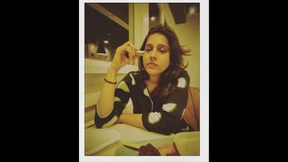 బుల్లితెర ఈ హాట్ యాంకర్ ని గుర్తు పట్టారా? మేకప్ లేకపోతే ఇలా ఉంటుందా!