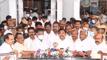 கூட இருப்பவர்களே முதுகில் குத்த போறாங்க..! எடப்பாடி பழனிசாமியை அலர்ட் செய்யும் திமுக எம்.பி