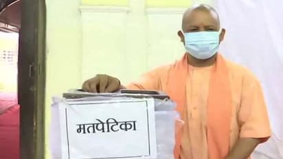 27 सीटों पर हुआ यूपी विधान परिषद चुनाव का आगाज, सीएम योगी ने डाला वोट