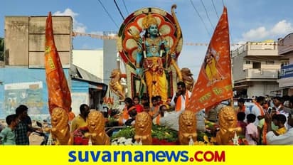 Kolar: ಶ್ರೀರಾಮ ಶೋಭಾಯಾತ್ರೆಯ ಮೇಲೆ ಕಲ್ಲು ತೂರಾಟ: ಬೈಕ್ಗೆ ಬೆಂಕಿ