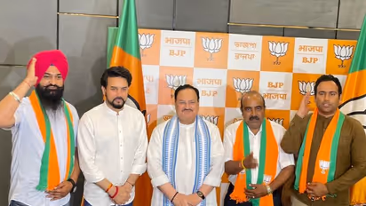 ആം ആദ്മിയുടെ ഹിമാചൽ സ്വപ്നങ്ങൾക്ക് തിരിച്ചടി: സംസ്ഥാന അധ്യക്ഷനേയും സെക്രട്ടറിയേയും മറുകണ്ടം ചാടിച്ച് ബിജെപി