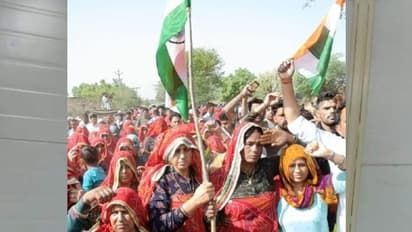 राजस्थान के वीर सपूत को सैल्यूट करने उमड़ी भीड़, पत्नी ने हाथ में तिरंगा लेकर पति को दी विदाई तो हर कोई रोया