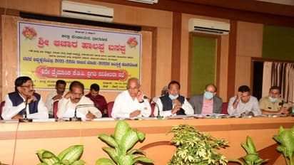ಧಾರವಾಡ ಕೆಡಿಪಿ ಸಭೆಯಲ್ಲಿ ಎಣ್ಣೆ ಕಿಕ್, ಅಬಕಾರಿ, ಪೊಲೀಸ್‌ ಇಲಾಖೆಗೆ ಕ್ಲಾಸ್