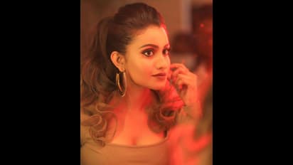 Deepika Pilli Weekend Treat: బెల్లీ అందాలు, టాప్‌ సోయగాలతో చెమటలు పట్టిస్తున్న దీపికా పిల్లి.. కిల్లింగ్‌ 