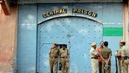 இனி சிறைகளில் காயத்ரி மந்திரம்.. கைதிகளை புனிதமாக்கும்.. அதிரடி உத்தரவு போட்ட பாஜக அரசு..