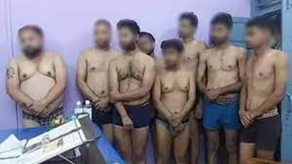 அதிர்ச்சி..! அரைநிர்வாணமாக நிற்க வைக்கப்பட்ட பத்திரிக்கையாளர்கள்..? வெளியான பகீர் தகவல்..