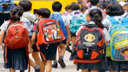 ലിംഗസമത്വ യൂണിഫോം: സർക്കാർ അയയുന്നു, നിർബന്ധ ബുദ്ധിയില്ലെന്ന് വിദ്യാഭ്യാസ മന്ത്രി