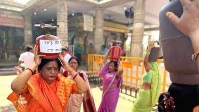 ధరల పెరుగుదల.. ఎల్‌పీజీ సిలిండర్లతో మ‌హిళల వినూత్న నిరసనలు