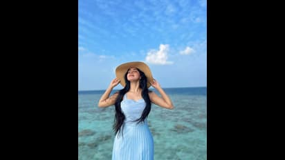 மாலத்தீவில் மனதை தொலைத்த திவ்யபாரதி....நினைவுகளுடன் ஹாட் போட்டோஸ்...