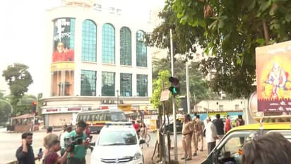 మలుపులు తిరుగుతున్న మహారాష్ట్ర రాజకీయం: కోర్టుకు వెళ్లే యోచనలో ఏక్నాథ్ షిండే వర్గం