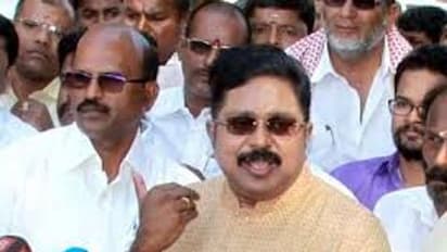 சங்கர மடத்தில் சால்வை எப்படிப் போட்டாலும் வாங்கிப்பேன்.. எனக்கு பிரச்சனை இல்லை. டிடிவி தினகரன்.