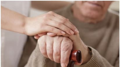 World Parkinson's Day 2022 : പാർക്കിൻസൺസ് രോഗം; ഭക്ഷണകാര്യത്തിൽ പ്രധാനമായും ശ്രദ്ധിക്കേണ്ടത്...