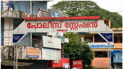 അമ്മ എല്ലാം മറച്ചുവച്ചു, 17 കാരിയുടെ വയറുവേദനയിൽ ഡോക്ടറുടെ സംശയം നിർണായകമായി; തൊടുപുഴ പീഡനം ലോകമറിഞ്ഞതിങ്ങനെ