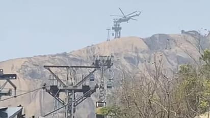 கேபிள்கார் விபத்து... இருவர் உயிரிழப்பு.. 16 மணி நேரமாக சிக்கித் தவிக்கும் சுற்றுலா பயணிகள்...!