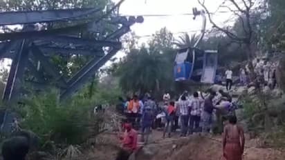 కేబుల్ కార్లు ఢీ.. ముగ్గురు మృతి.. రోప్వేపై చిక్కుకున్న 48 మంది !