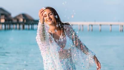 Sonakshi Sinha: భారీ పరువాలతో సోనాక్షి సిన్హా మైండ్ బ్లోయింగ్ ట్రీట్.. వైరల్ అవుతున్న హాట్ ఫోటోస్ 