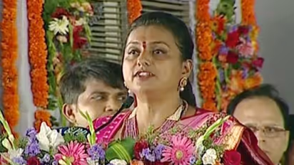 మంత్రిగా ప్రమాణస్వీకారం చేసిన రోజా.. కుటుంబంతో ఆనందోత్సాహాలు.. 