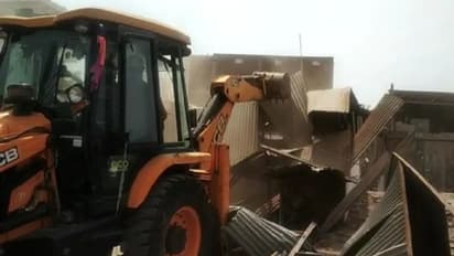 MP के खरगोन में रामनवमी पर हुई हिंसा के बाद एक्शन में शिवराज सरकार, दंगाइयों के घर पर चलाया बुलडोजर