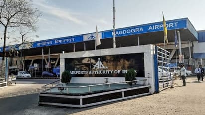 টানা ১৫ দিন বন্ধ বাগডোগরা বিমানবন্দর, মাথায় হাত পর্যটন ব্যবসায়ীদের