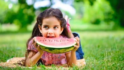 সন্তান কোষ্ঠ্যকাঠিন্যের সমস্যায় ভুগছে? সমস্যা সমাধানে মেনে চলুন এই সহজ পন্থা